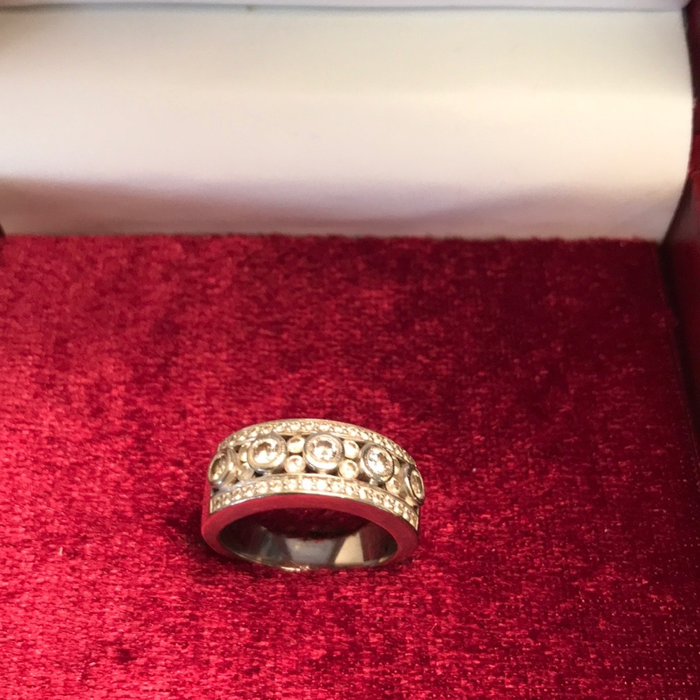 Women’s 14k white gold diamond ring